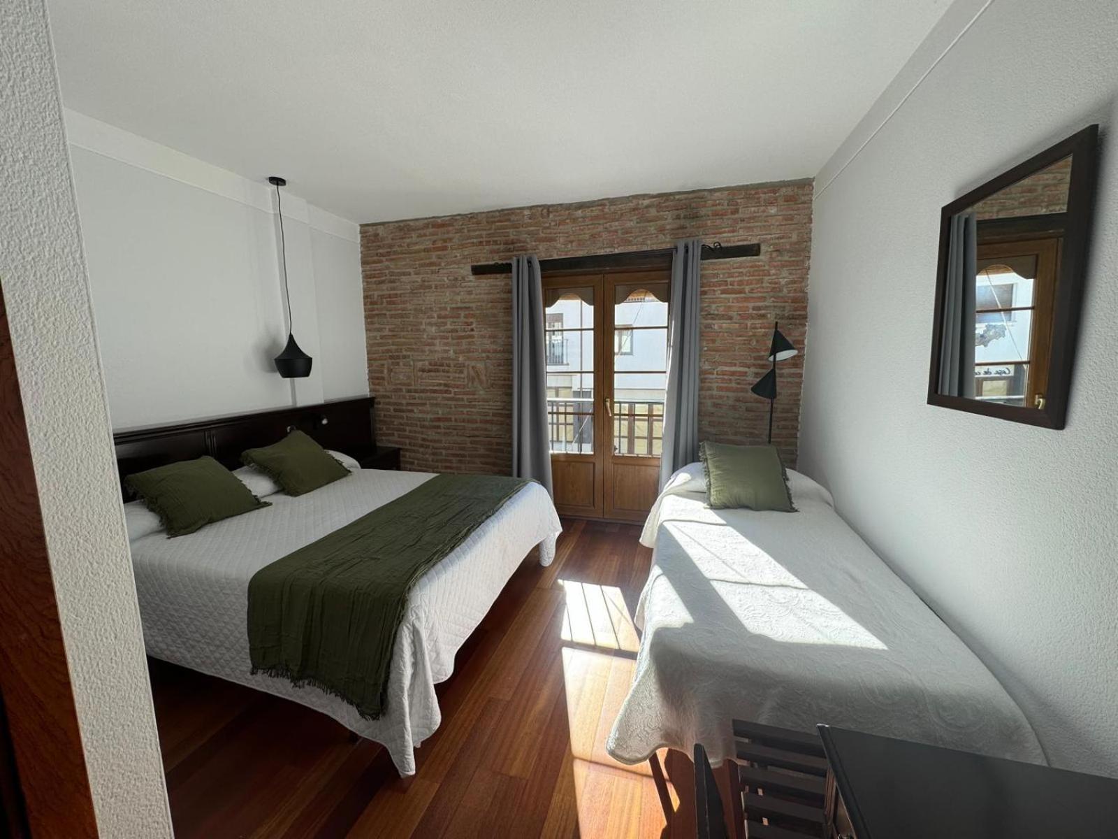 Hospedium Hotel La Fuente Candelario Eksteriør bilde