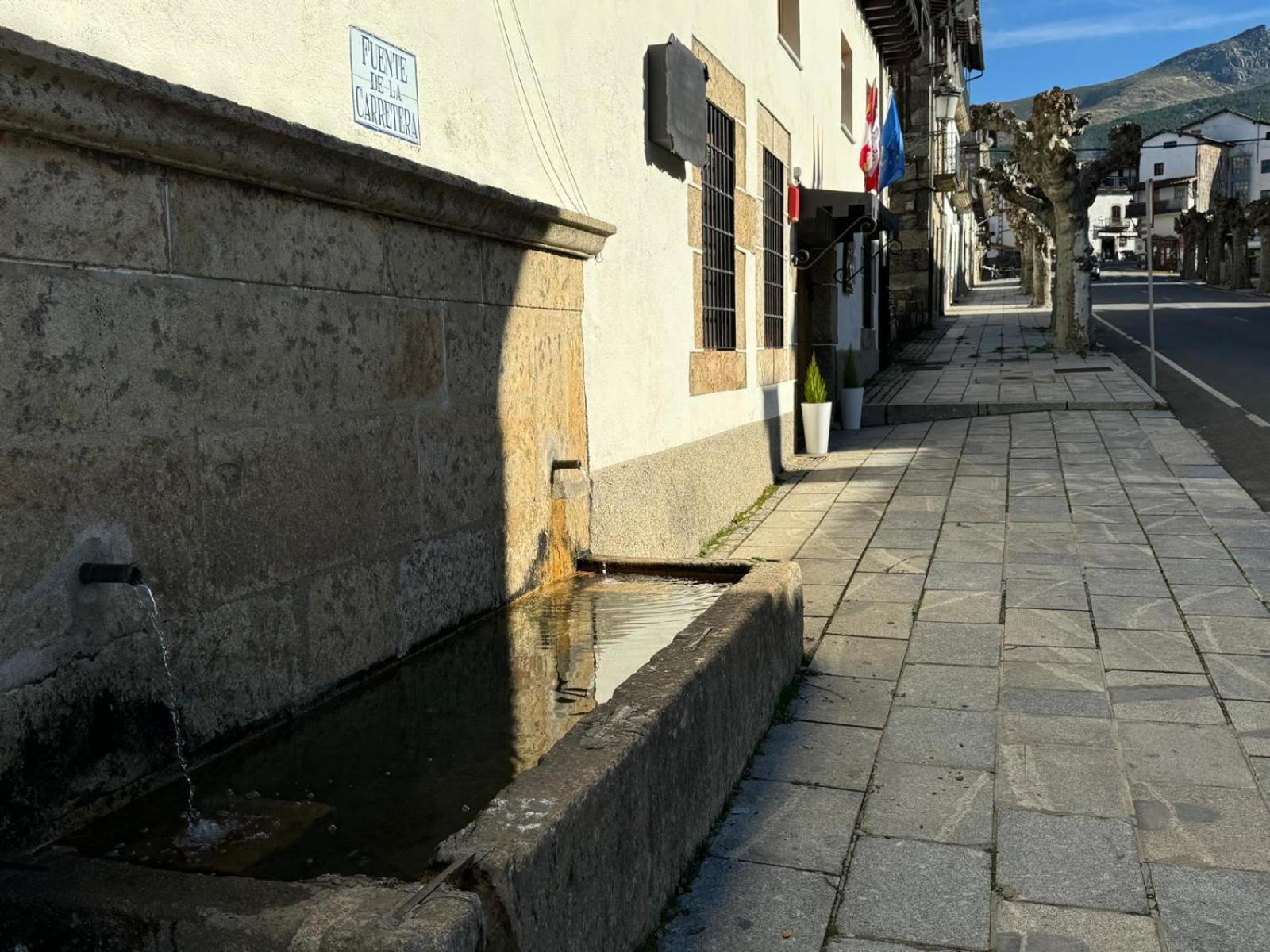 Hospedium Hotel La Fuente Candelario Eksteriør bilde